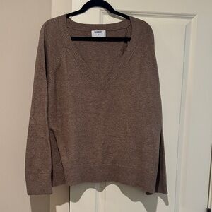 Old Navy Women's V-Neck Sweater in Brown